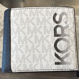 NWT Michael Kors Monogram White and Black Card Holder